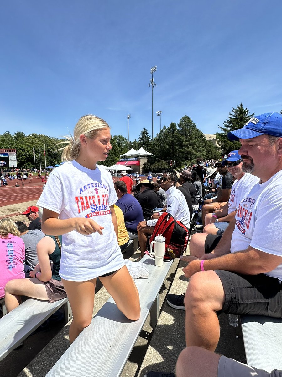 ericbowlen's tweet photo. @AwesomeArties Emily Fluke getting ready for the State Long Jump Competition. Good Luck Emily! @JaySeib @BellCatMHS @ArtesianNation @MSDMartinsville https://t.co/dqnpKCJnvV