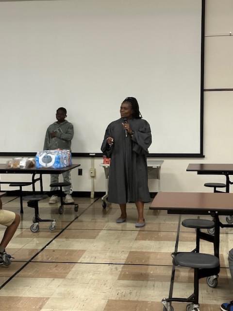 selschools's tweet photo. Greenview Campus Student Council wrapped up the school year by welcoming two amazing guest speakers. Thank you to Mr. William Stanford from the Northeast Ohio Regional Sewer District and Magistrate Joy Kennedy for taking the time to support and inspire our students! https://t.co/QZaXZpbrak