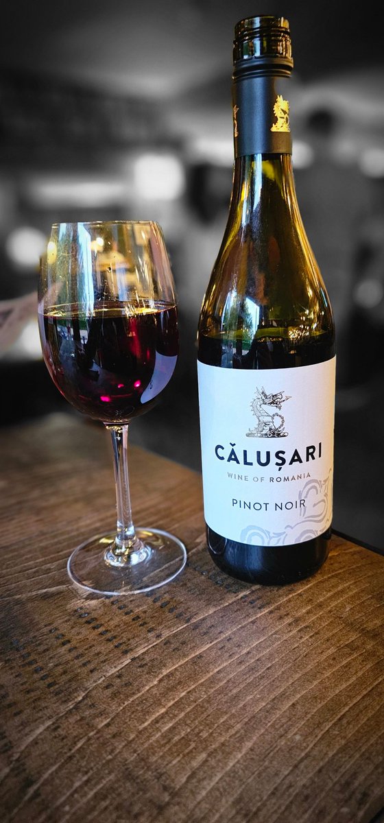 #FridayWineClub  🍷