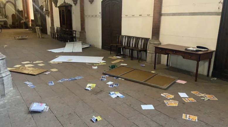 SaintMontjoie's tweet photo. Église de l’Immaculée Conception à Toulouse vandalisée. L’autel est renversé, la tête de la Sainte Vierge recouverte avec un drap. L’acharnement contre les symboles catholiques continue tranquillement en république française. https://t.co/tIFxnAsjnl