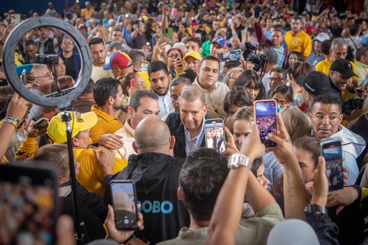 El candidato presidencial, Edmundo González, recibió el respaldo de un ala de Primero Justicia.

'Justicieros, ustedes serán fundamentales en la construcción de la victoria en todo el país, con organización y movilización en toda Venezuela.', expresó González.