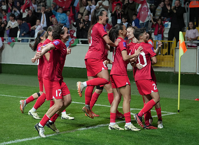 🇹🇷 A Milli Kadın Futbol Takımı, 2025 Avrupa Şampiyonası Elemeleri B Ligi 1. Grup 3. maçında Azerbaycan'ı 1-0 mağlup etti. ⚽️ 44' Ebru Topçu (P)