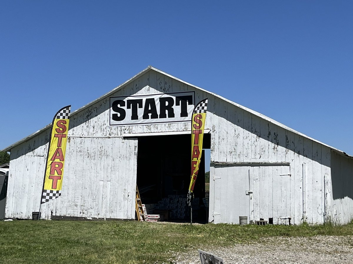 StoiaLu's tweet photo. What is your jam? I am picking strawberries at #DoransFarm and saw the perfect jam for @KatieWSYX6
#trafficjam #farmtotable #OperationExplore
@wsyx6 @NewAlbanyOhio https://t.co/zMHnpkC1GY
