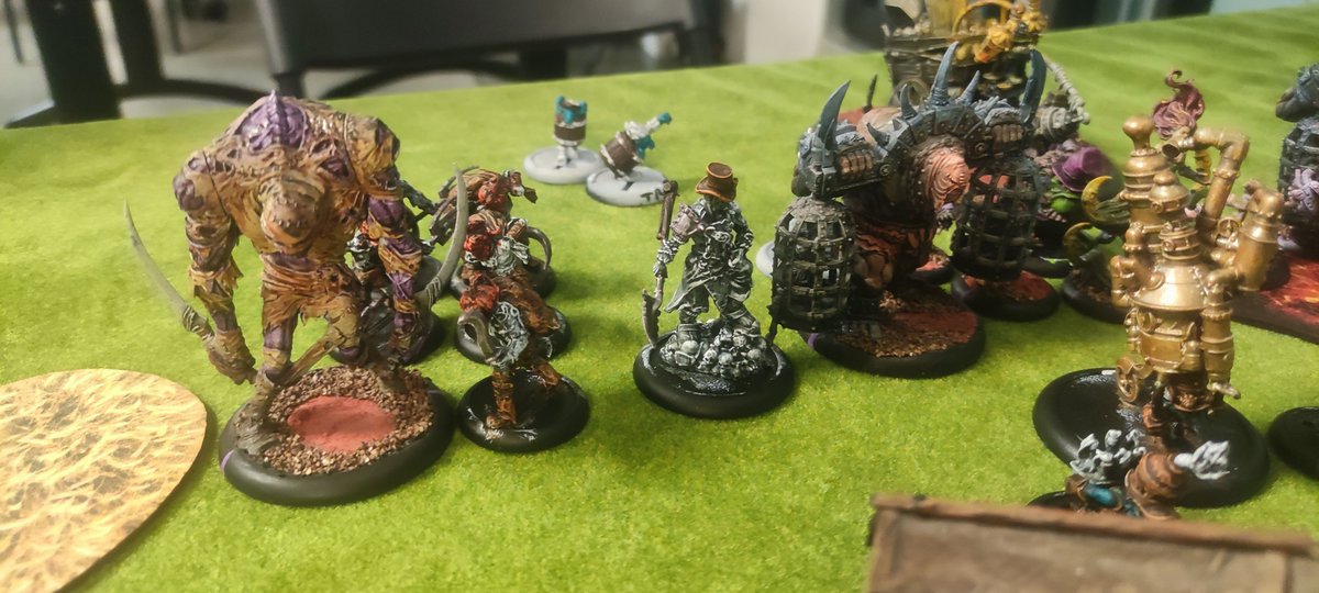 lesLudoboys's tweet photo. #warmachine #hordes Khador en plein cauchemar ! On se croirait à Malifaux ! Il y a même un Dreamer (bon une mais on n'est pas à ça près). https://t.co/C36egziBZk