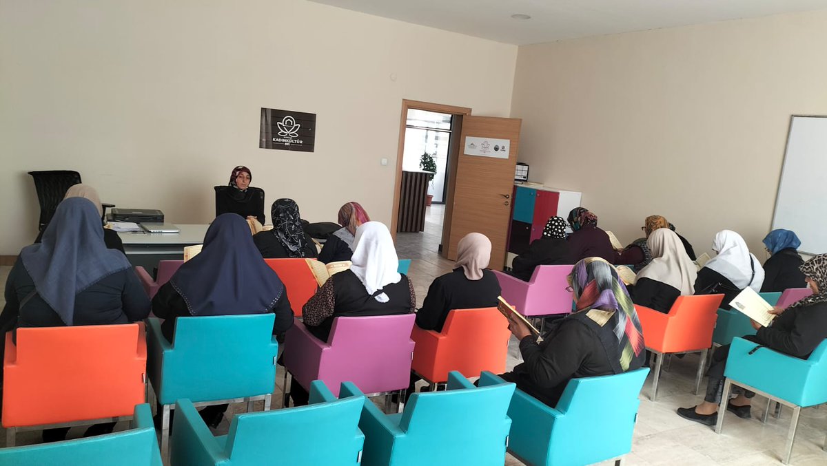 Kadın Kültür Evimizde bugün Kuran Kursu Öğretmeni Canan Urfalı tarafından Cuma Sohbeti gerçekleştirildi. <a href="/osmanerenbilici/">Osman Eren Bilici</a> <a href="/serkankoyuncu03/">Serkan Koyuncu🇹🇷</a> <a href="/afyonkulturevi/">Afyonkarahisar Kadın Kültür Evleri</a>