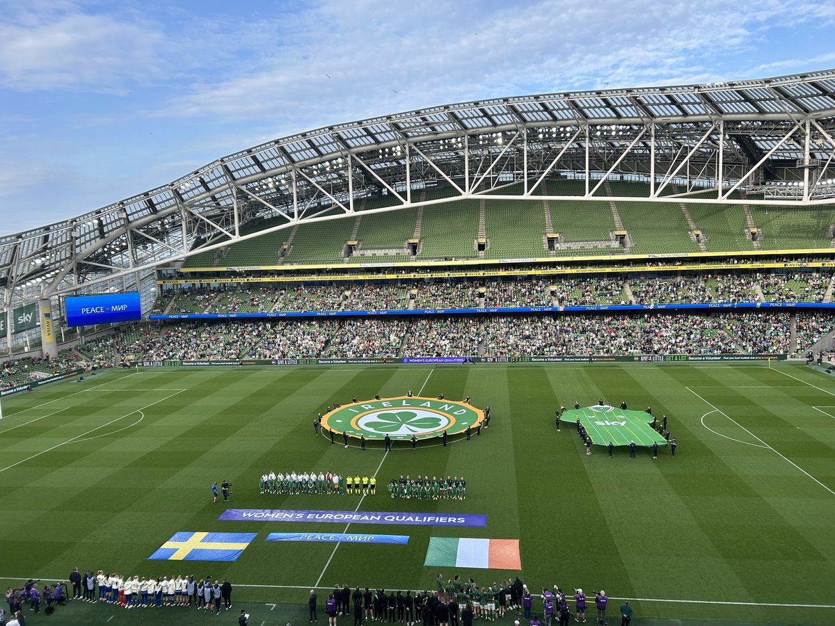 Things you love to see…💚💚🇮🇪🇮🇪<a href="/FAIWomen/">FAI Women</a> v Sweden at the <a href="/AVIVAStadium/">AVIVA Stadium</a>