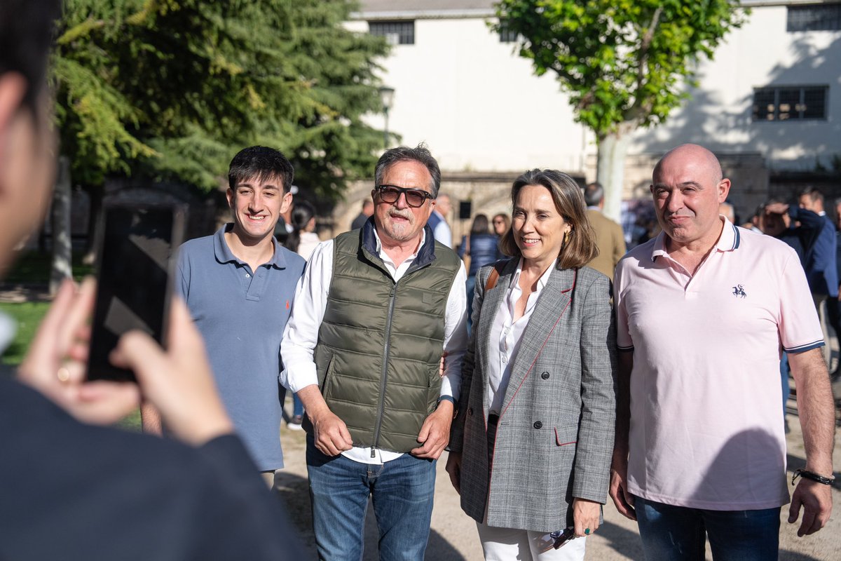 cucagamarra's tweet photo. El sector primario y la reindustrialización de las pequeñas y medianas ciudades como Tarazona es clave: un @ppopular fuerte en Europa lo hará posible.

Gracias a todo el @pptarazona por recibirme y mostrarme esta preciosa ciudad.

#TuVotoEsLaRespuesta para el futuro. #VotaPP https://t.co/N6d9cxCYEX