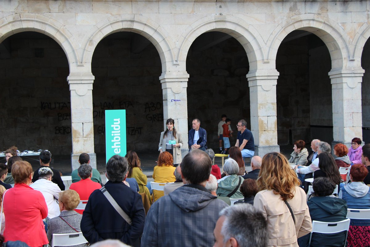 🗳️🇪🇺  Gernika-Lumotik, bakearen hiribildutik, ezetz esan diegu Europan gastu militarra handitzea nahi duten diskurtso belizistei.

 Munduan zehar bakearen aldeko aldarria zabaldu dezagun.

🕊️ Gerrarik ez! Bakea orain.

#BozkatuEHBildu #OrainErrepublikak