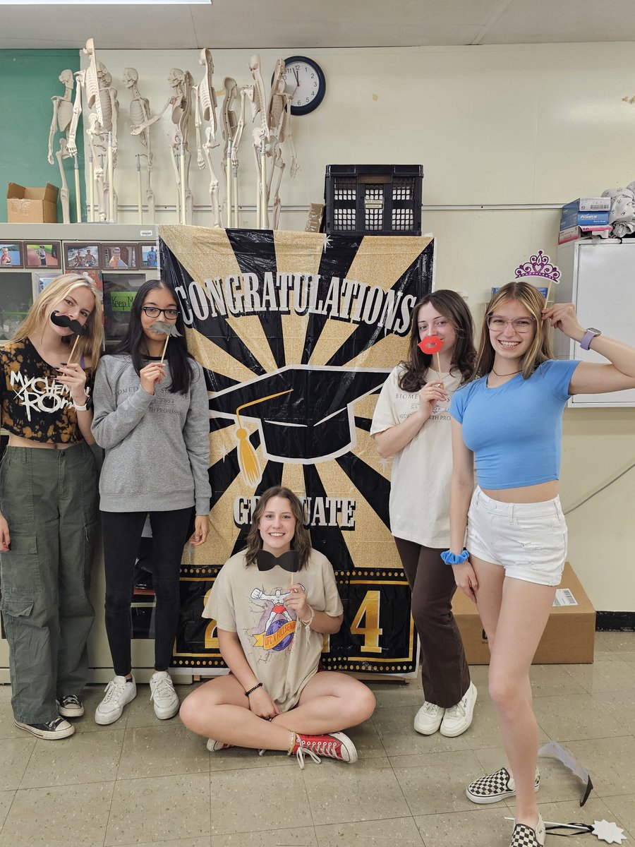 PCSDbiomedical's tweet photo. That's a wrap on 2 years of medical for the senior Biomed crew!  I'm proud of everything you've accomplished and excited to see what your futures hold!  Congrats and good luck! @ParmaSchools @pcsdcte https://t.co/Wighws0Fl4