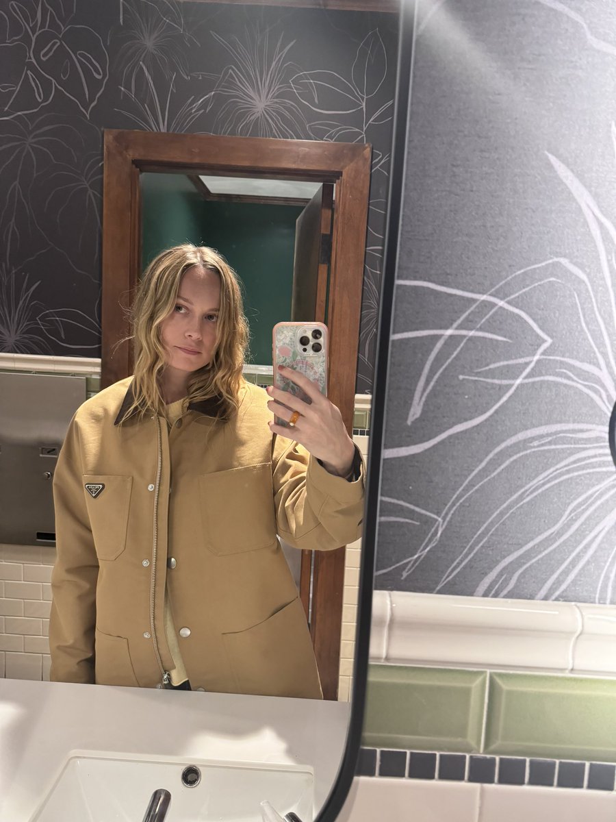 Brie Larson tweet media