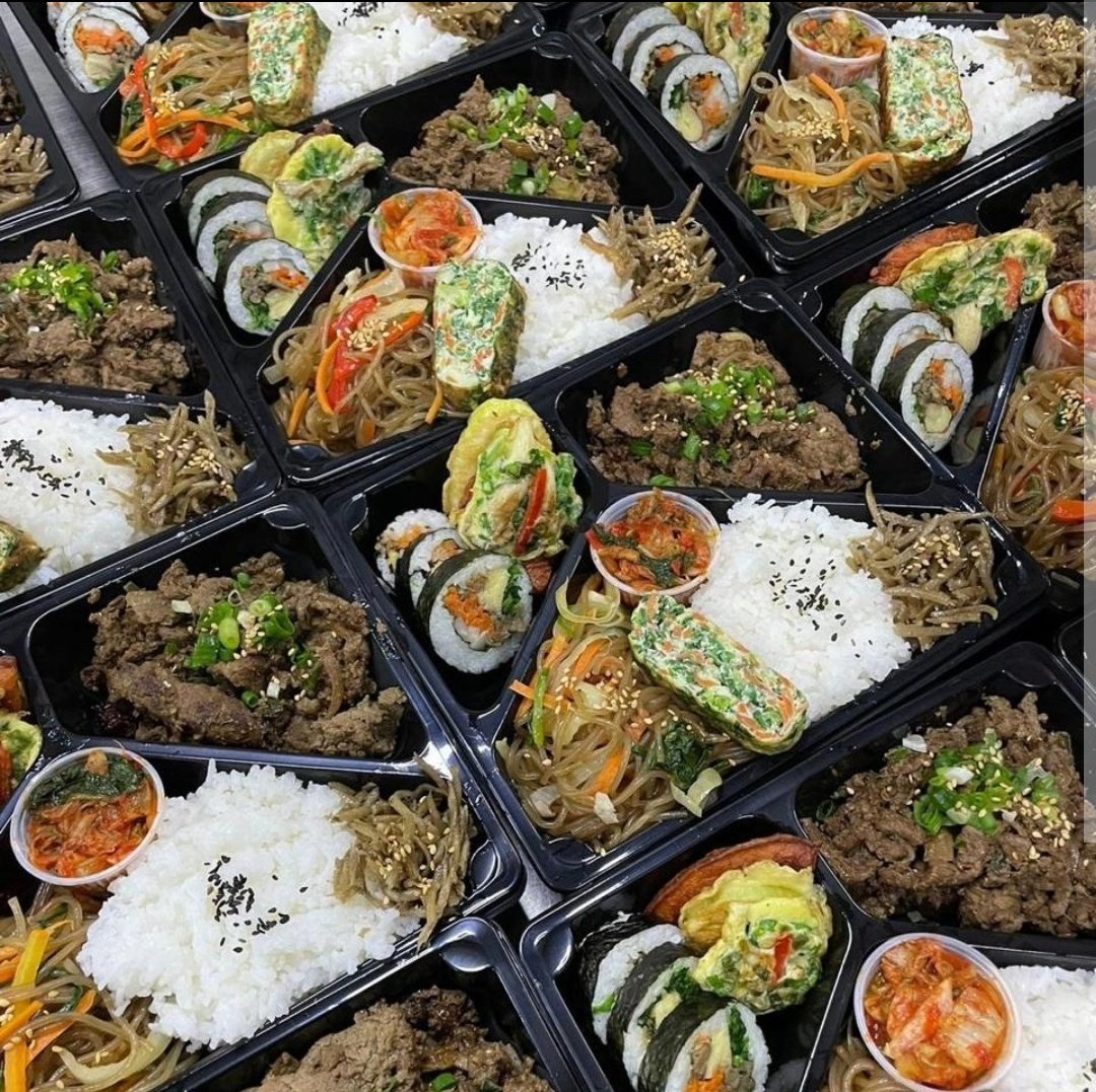 cew_br's tweet photo. Eunwoo já almoçou, então está de buchinho cheio rs, e mais tarde deve jantar uma deliciosa comida coreana do restaurante Uri Omma Kimchi, que fica localizado no Bom Retiro. 

O restaurante fez questão de divulgar com muita alegria o fornecimento do almoço e jantar para o nosso Nunu e sua equipe ✨

🔗 https://t.co/g6OhG2qC1d

#CHAEUNWOO #차은우
#MysteryElevatorinBrazil
#ChaEunwooinBrazil
#MysteryElevator
#CHAEUNWOOinJKT