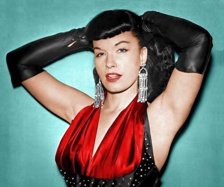 Xabi196420's tweet image. All fancied up for a fun night in 💋🔥💎

✨ Not sure but probably colorized by OZN ✨

#bettiepage #pinupgirl #bettiebangs #50sstyle #glamour #pinup #fridaynight