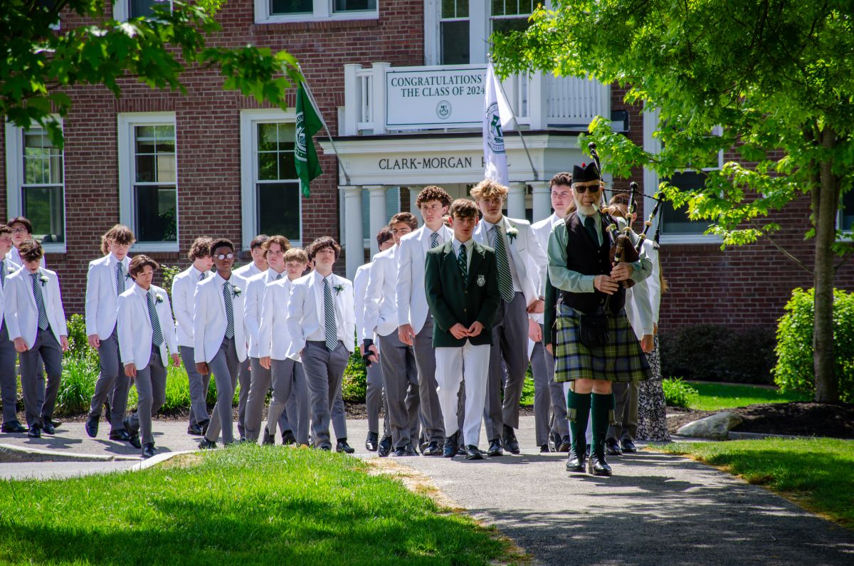 The Cardigan Class of 2024 and their families were greeted by warm sunshine and picture-perfect blue skies for our 78th Commencement. It was indeed another beautiful day in #NewHampshire! Story, photos, and videos at: hubs.ly/Q02z7dyh0 👏👏👏 #Cardigan24s