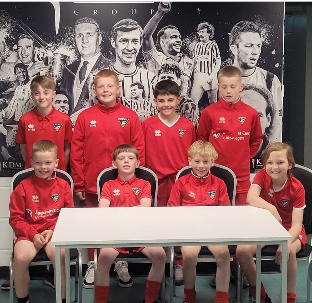 BarrieMalcolm72's tweet photo. An exciting week as @officialdafcYA introduce the new 2014 recruits.#toppotential #fantastickids #hardwork 👏🏼⚽️👏🏼 https://t.co/pW8wJ3LRo4