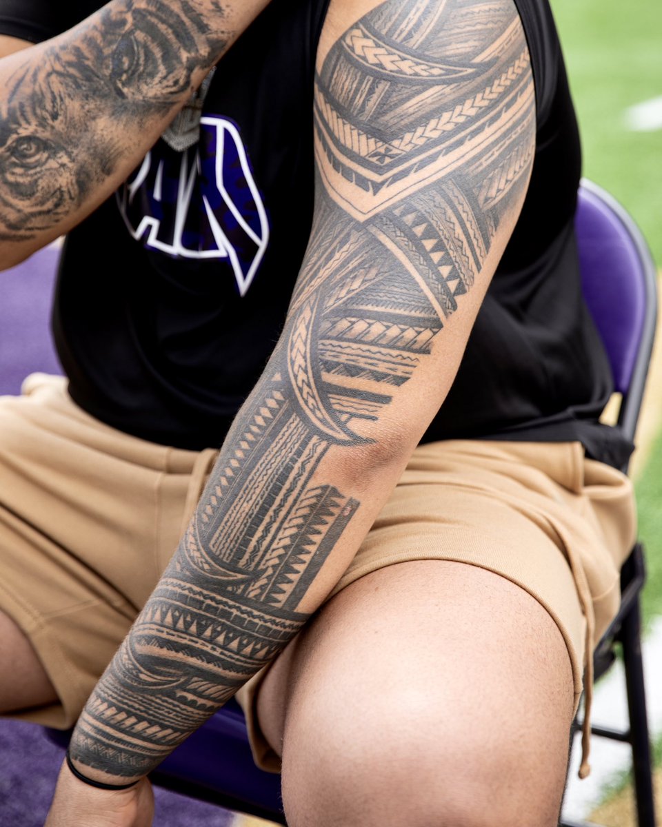 UW_Football's tweet image. Honoring the culture @KahleeTafai_ 🇼🇸🇦🇸

#APIHeritageMonth