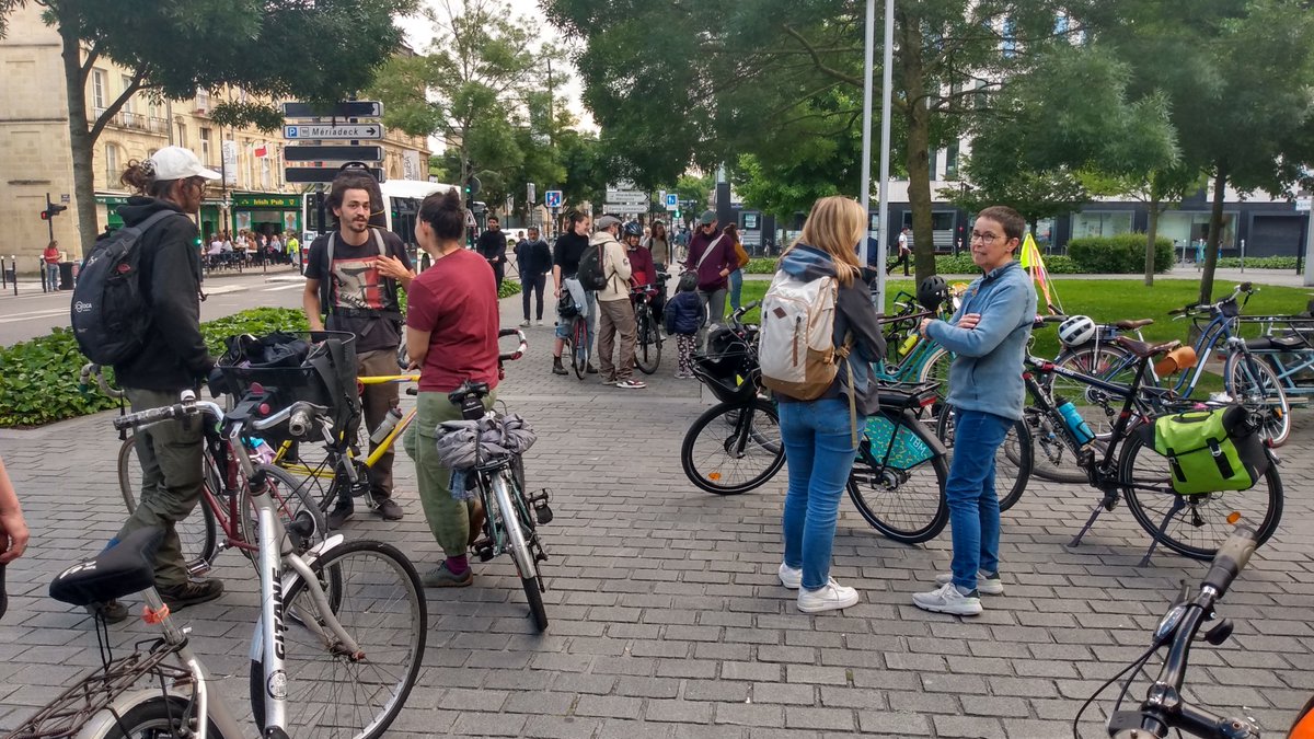 Nous sommes toujours plus nombreux aux rassemblements de la #MasseCritique #Bordeaux ! 🙂 Bravo à toutes et tous les participant(e)s pour cette déambulation jusque sur les boulevards et à la #RoutedeToulouse pour faire entendre la voix des cyclistes !