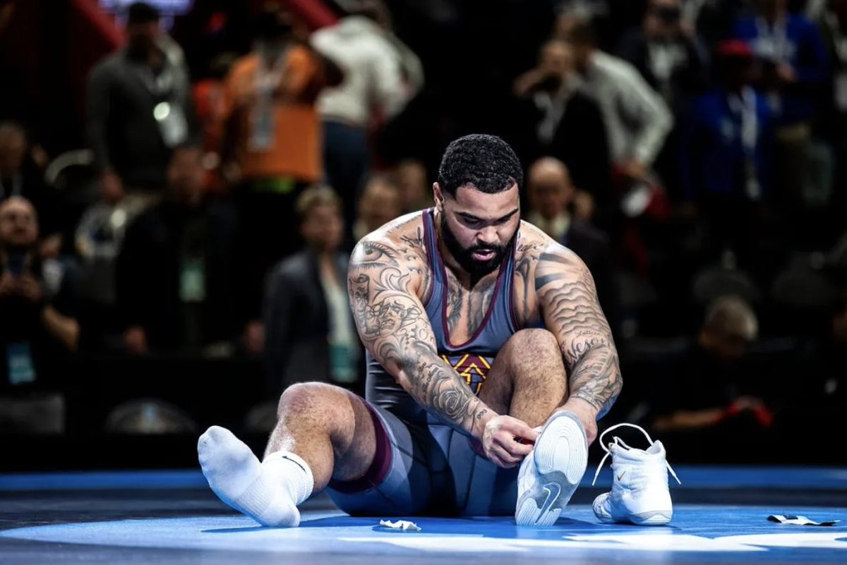 Olympic wrestler Gable Steveson signed with the Buffalo Bills today. ✍️ deadspin.com/olympic-wrestl…