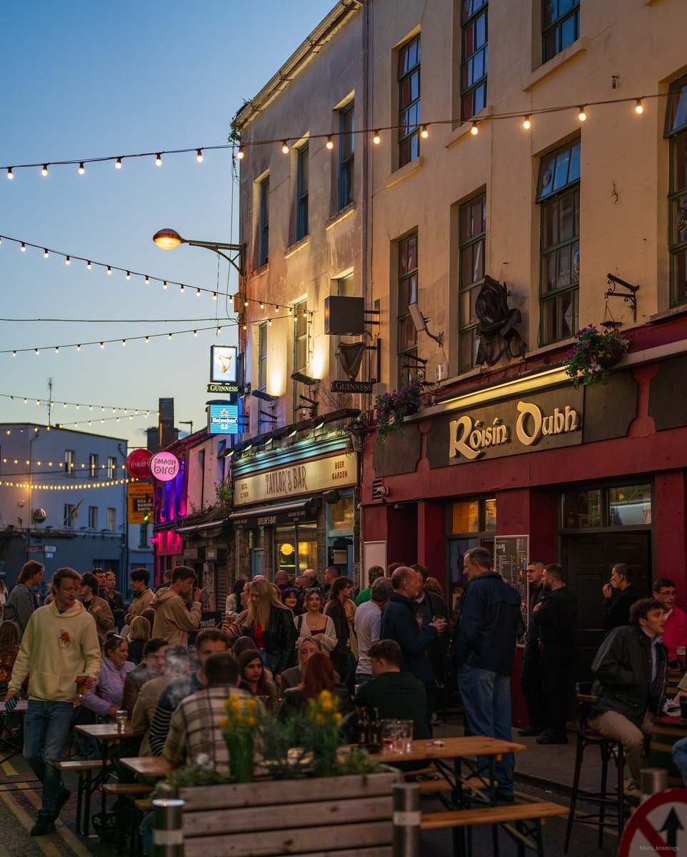 It's a long weekend and we're promised glorious sunshine...the perfect combo! This surely calls for a bitta alfresco dining down Galway's Westend! ☀️🍻🍕💯❤️

📸 @MarcJenno
📍 Dominick Street, Galway City

#AlfrescoDining #GalwaysWestend #GalwayCity #Galway #Ireland #VisitGalway