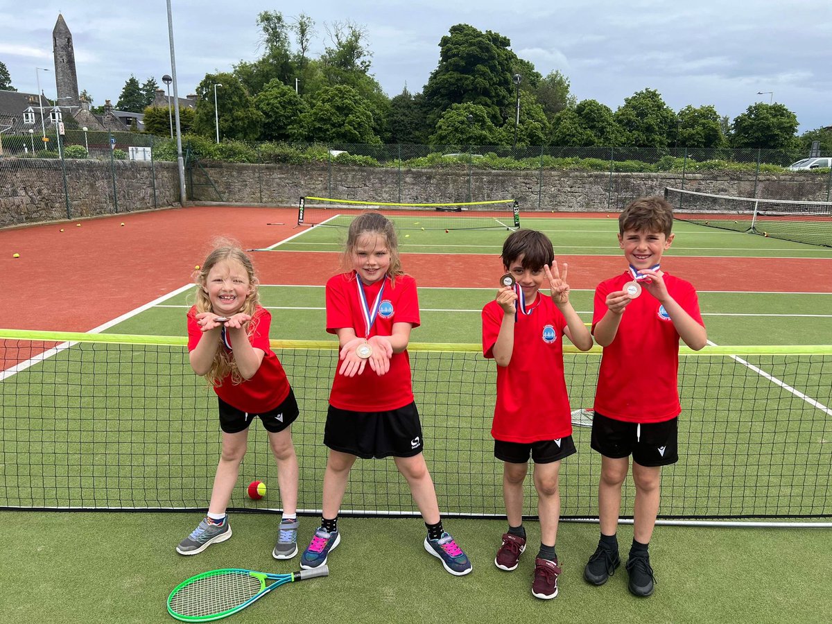 CarnegiePS's tweet photo. Carnegie's P3 Tennis Team came 3rd in the Mini Wimbledon festival this week. What a great effort, we are very proud of you all ✨🥉
#teamcarnegie #confidentindividuals https://t.co/MqQ6A3ei7I