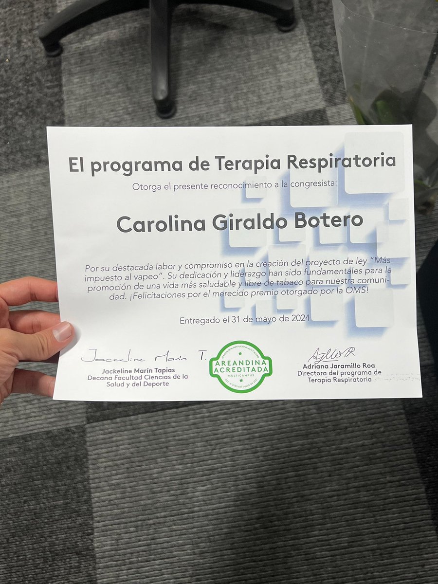 Gracias a @Areandina de Pereira por la invitación a participar en este valioso conversatorio en el marco del #DíaMundialsinTabaco. Hablamos de los riesgos y regulación del vapeo, y de mi proyecto de ley que busca incrementar los impuestos a cigarrillos y ponerlos también a los