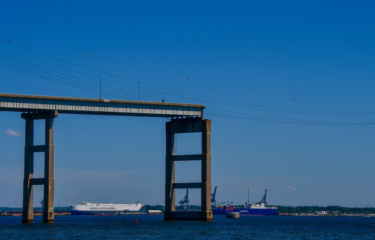 ByTheBayPhotos's tweet image. Closer shots of the Francis Scott Key Bridge collapse site today. I was surprised to find Fort Armistead Park open to the public. 

#KeyBridgeNews #KeyBridgeCollapse #Maryland