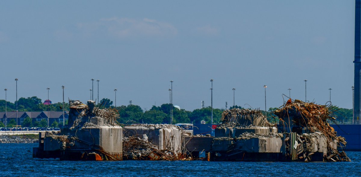 ByTheBayPhotos's tweet image. Closer shots of the Francis Scott Key Bridge collapse site today. I was surprised to find Fort Armistead Park open to the public. 

#KeyBridgeNews #KeyBridgeCollapse #Maryland