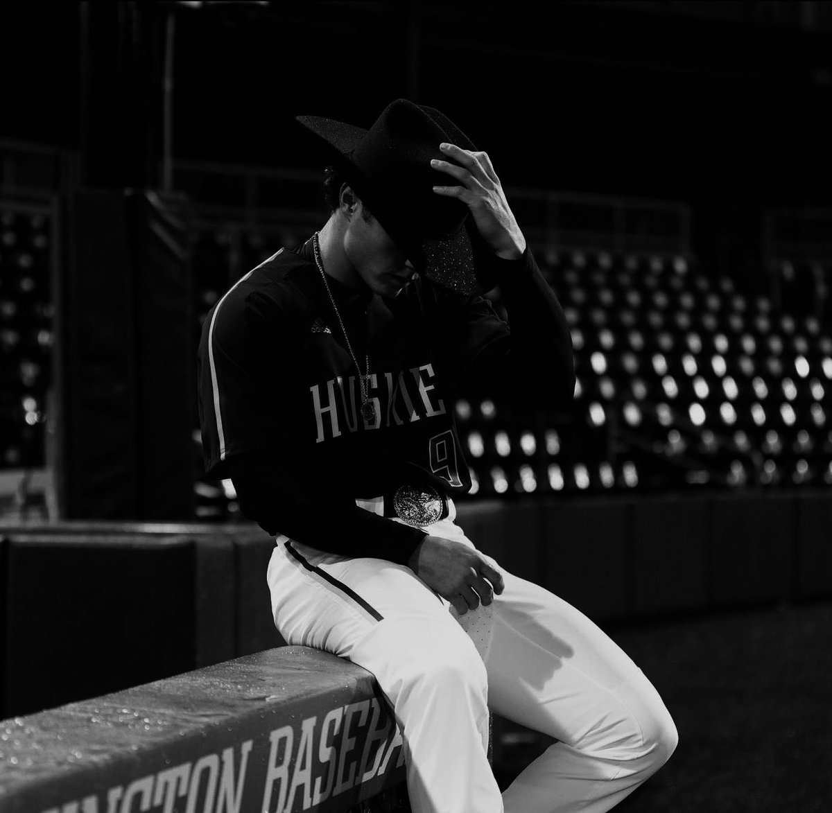 ofgxldentravma's tweet image. 𝐒𝐀𝐖𝐘𝐄𝐑 𝐁𝐄𝐍𝐒𝐎𝐍 𝐖𝐀𝐑𝐃𝐈𝐍𝐆.

        ❛ american. university.
           veterinary science
           student. baseball
           player. animal lover. ❜

written by #єємѕ