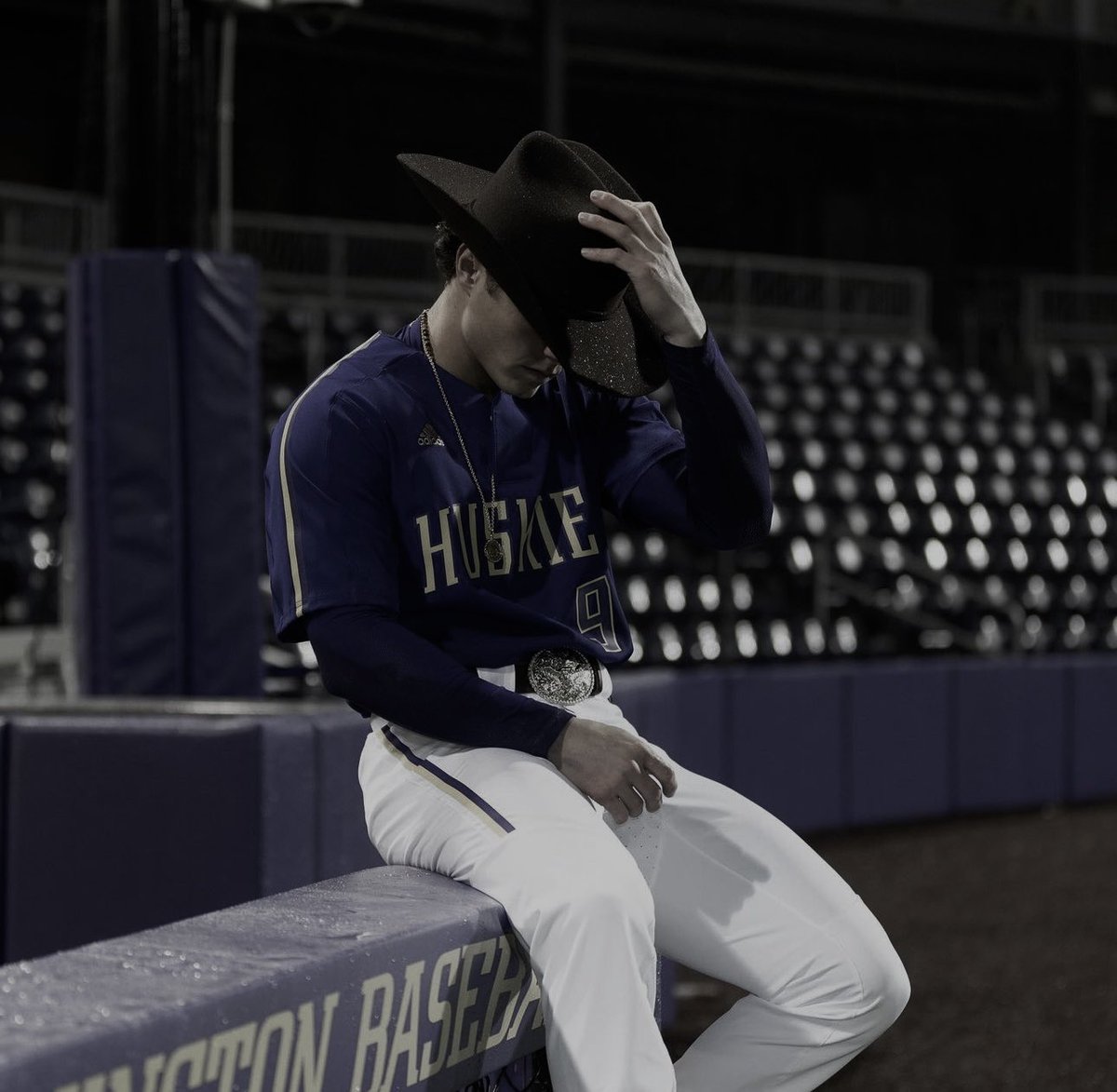 ofgxldentravma's tweet image. 𝐒𝐀𝐖𝐘𝐄𝐑 𝐁𝐄𝐍𝐒𝐎𝐍 𝐖𝐀𝐑𝐃𝐈𝐍𝐆.

        ❛ american. university.
           veterinary science
           student. baseball
           player. animal lover. ❜

written by #єємѕ