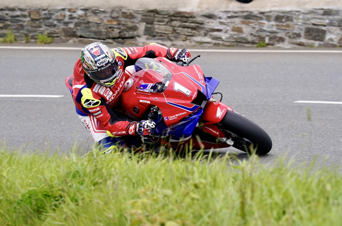 bennetts_bike's tweet photo. Ready to race on the rock 🇮🇲👊🏻🗻

#TT2024 #TT https://t.co/ax9hCHdBBo