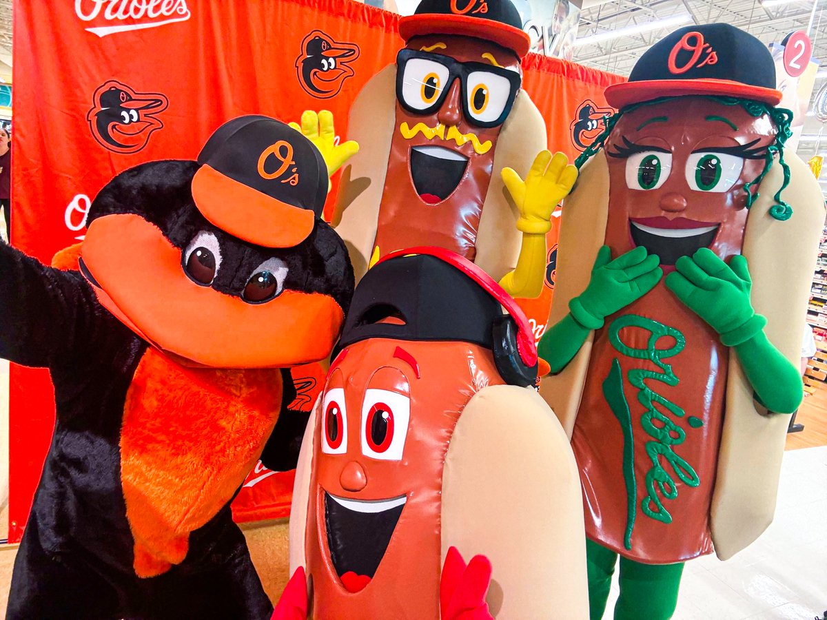 OrioleBird's tweet photo. just me and my dogs <3 https://t.co/ScrE7DD0xP