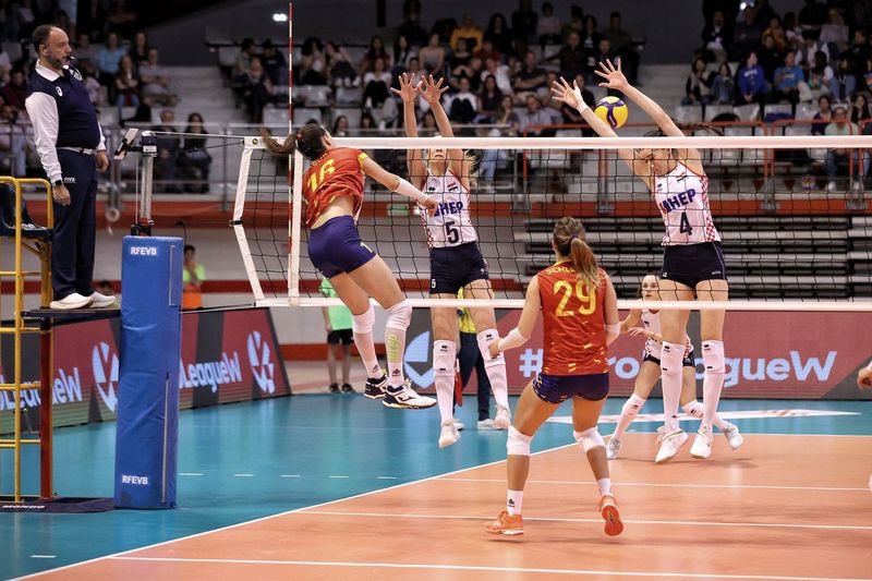 #EuroLeagueW | Nos vamos al TIE-BREAK en el Palacio de los Deportes de la Guía de GIJÓN 💥😱

🇪🇸2️⃣ (25,16,25,23)
🇭🇷2️⃣ (17,25,20,25) 

🔴🎥 En DIRECTO el quinto set a través de <a href="/rtveplay/">RTVE Play</a> 

¡¡ SÍ SE PUEDE, LEONAS!!