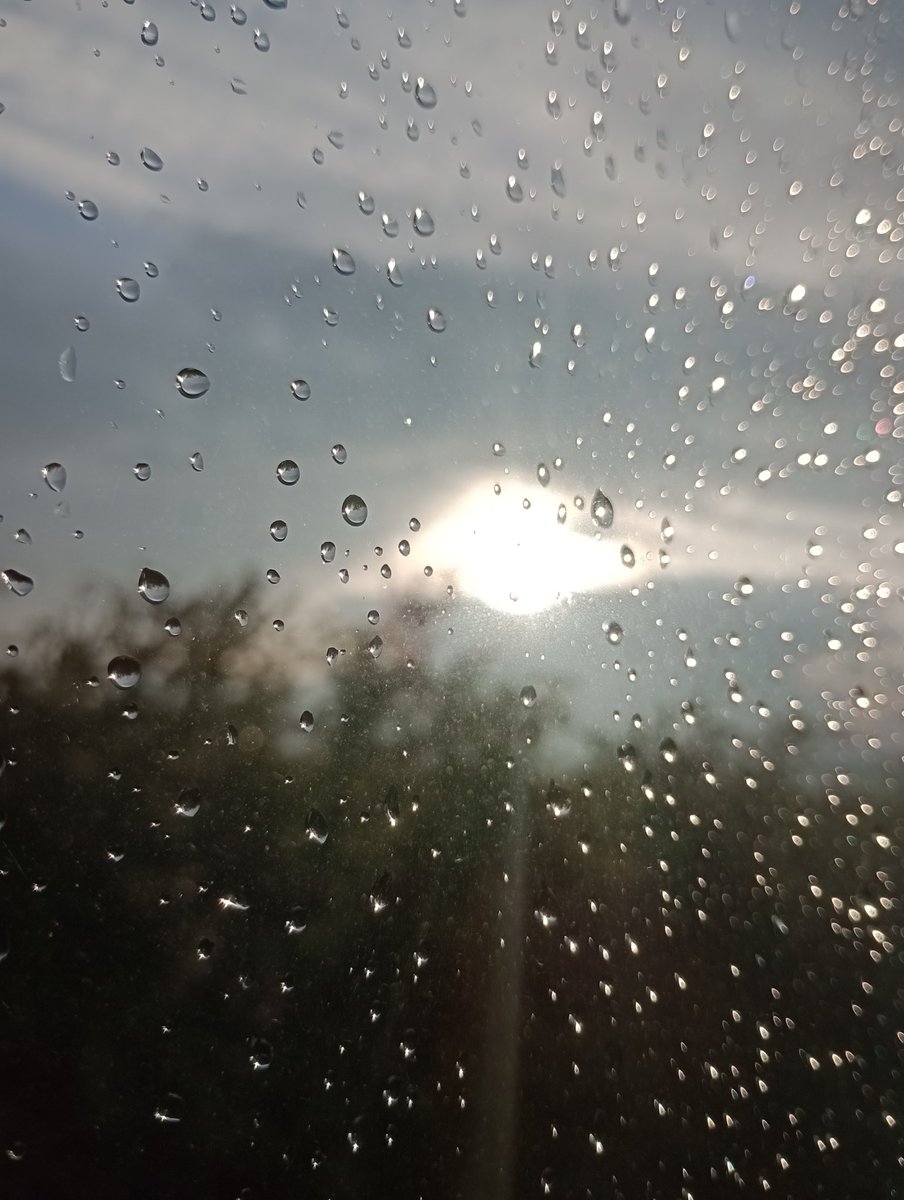 #Northolt 😍 <a href="/EarthandClouds/">Earth and Clouds</a> #ThePhotoHour #StormHour <a href="/WeatherNation/">WeatherNation</a> <a href="/UB1UB2/">UB1UB2 West London (Southall)</a>