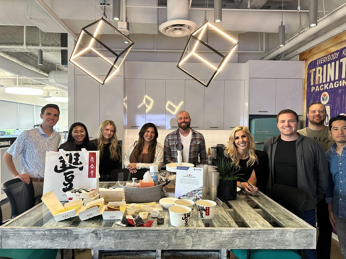 trinitypkgs's tweet image. 🎉 Happy Friday everyone! 🎉 Today, our Director of Supply Chain surprised the team with a delicious catered lunch to show appreciation for all of our hard work. Thank you! 🥳
#TeamAppreciation #HappyFriday