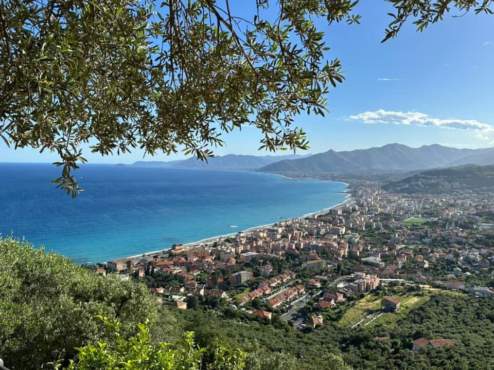 MagoDaLegare's tweet photo. Questa sera finalmente in Liguria! Ci esibiamo per un’inaugurazione a invito con un pubblico super attento e la vista è spettacolare 💎 #privateevent #liveshow #music #summer2024 #nicolemagolie #live #magogentile #borgioverezzi #liguria https://t.co/4lErJ2Tw8D