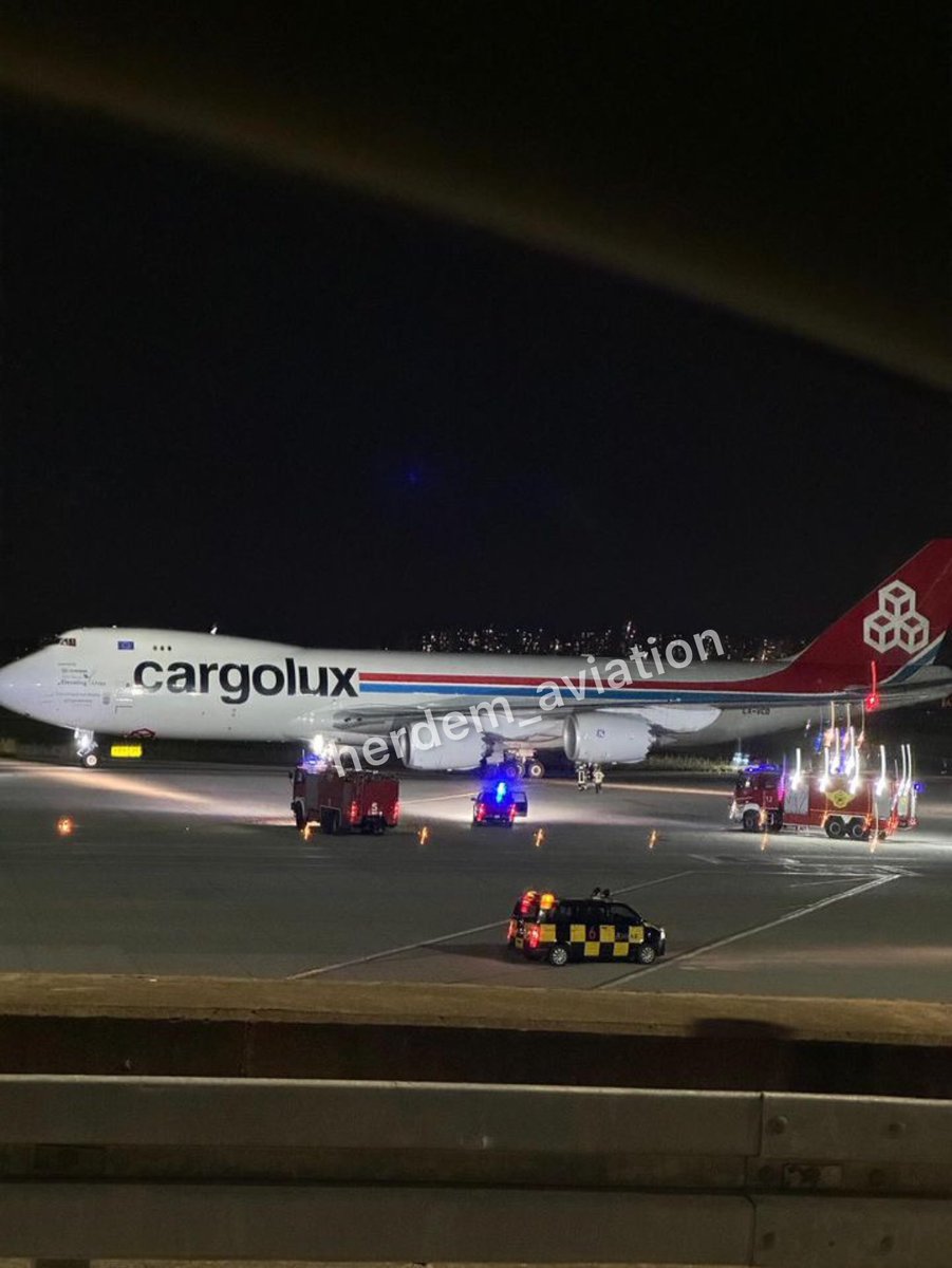 Cargolux şirketine ait CLX4045 sefer sayılı uçak acil durum bildirerek Sabiha Gökçen Havalimanı’na indi. 

Luxemburg-Dammam seferi yapan Boeing 747-8 tipi uçağın iniş takımlarında yangın ikazı alındıktan sonra Sabiha Gökçen Havalimanı’na inmek için acil durum bildirdiği öğrenildi