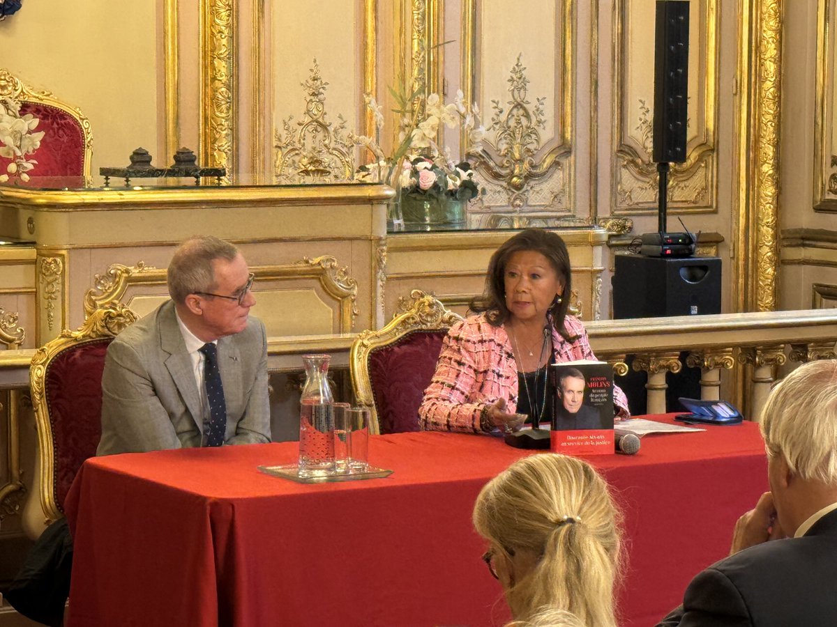 Mairie08Paris's tweet image. Beau succès pour la conférence-dédicace de ⁦@francois_molins, Procureur Général honoraire, autour de son livre retraçant un engagement de 46 années au service de la Justice.