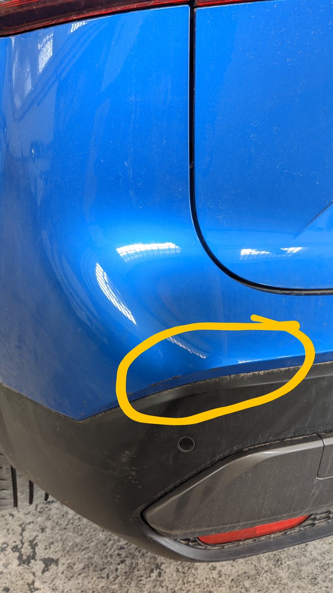 JRCAMPOSJR's tweet photo. @helicotter @Avis_Spain Ahora es una práctica común de los RentaCar cobrar por daños insignificantes.. los usuarios estamos indefensos ante este abuso.. A mi en CENTAURO me cobraron €270 por un raspón que ya estaba ahí, pero me pareció tan pequeño (< 1 cm) que no hice la foto.. https://t.co/rsbmLQmA9C