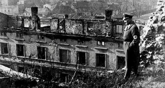 This is how is started in 1939. Firebombing synagogues. In the first week of WWII, before there was a 'ghetto' or 'Final Solution', the advancing German army burned down the Great Synagogue in my grandfather's city of #Bedzin x.com/DavidKaplanMD/…