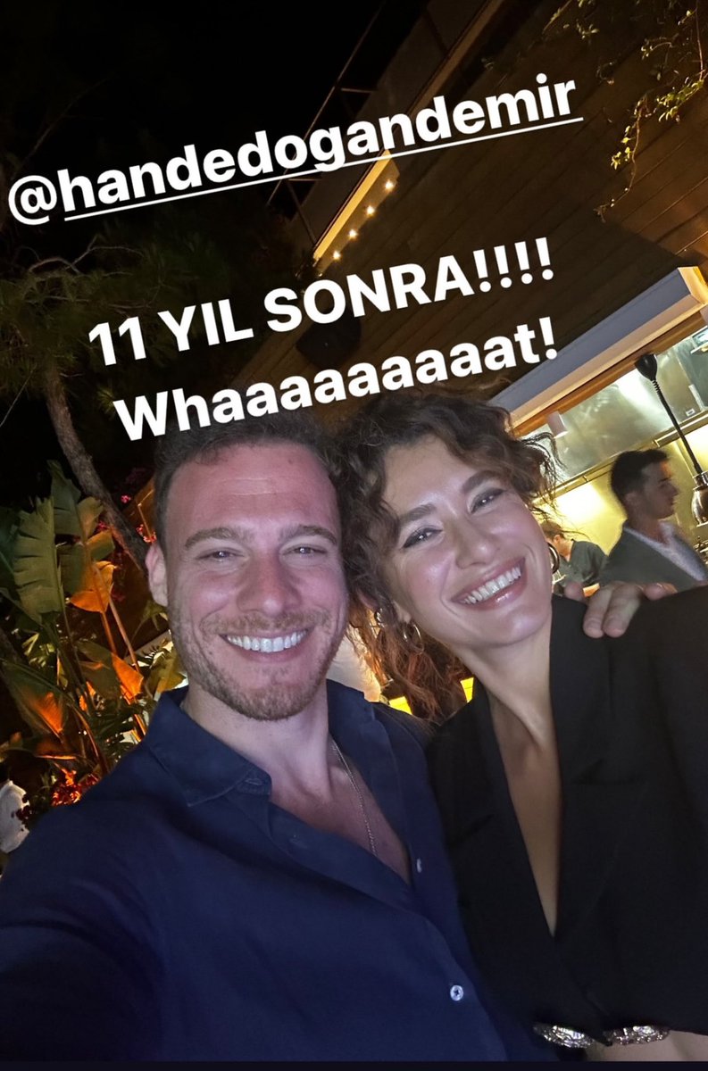🇪🇸 Kerem Bürsin ha compartido esta fotografía junto a Hande Doğandemir con la que protagonizó la serie Günesi Beklerken con el texto “11 años después, queee”

🇬🇧 Kerem Bürsin has shared this photo with Hande Doğandemir with whom he starred in the series Günesi Beklerken
