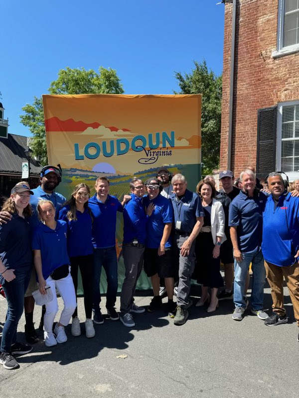 stevechenevey's tweet photo. Thanks to Middleburg, VA for hosting our @fox5dc #ZipTrip crew today. So great to meet so many amazing viewers https://t.co/F6793kOWLk