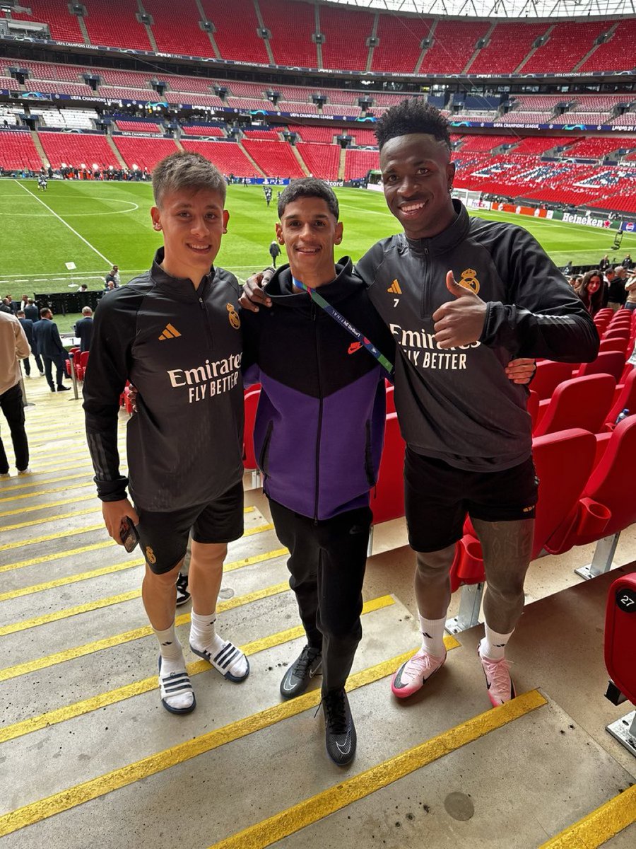 Receba! 🇹🇷 🇧🇷 📸 #UCLFINAL