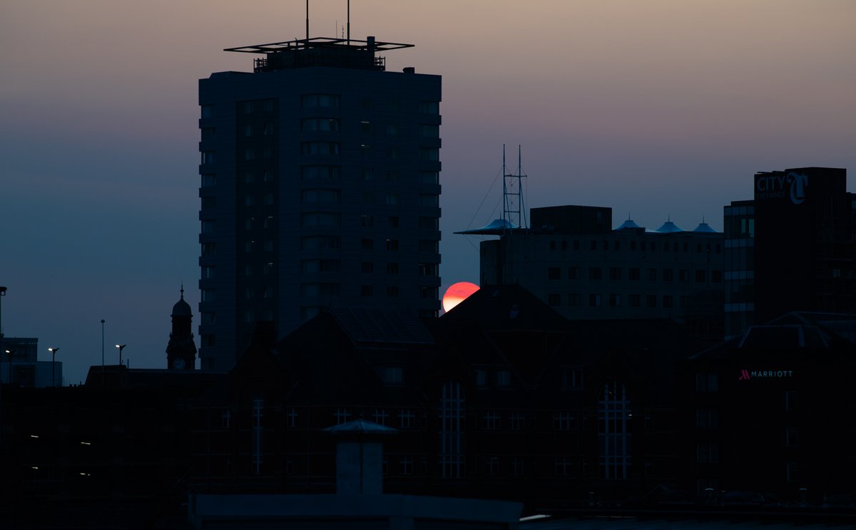 .#Sunset in #Leeds, a few minutes ago, as seen from Brewery Wharf.
