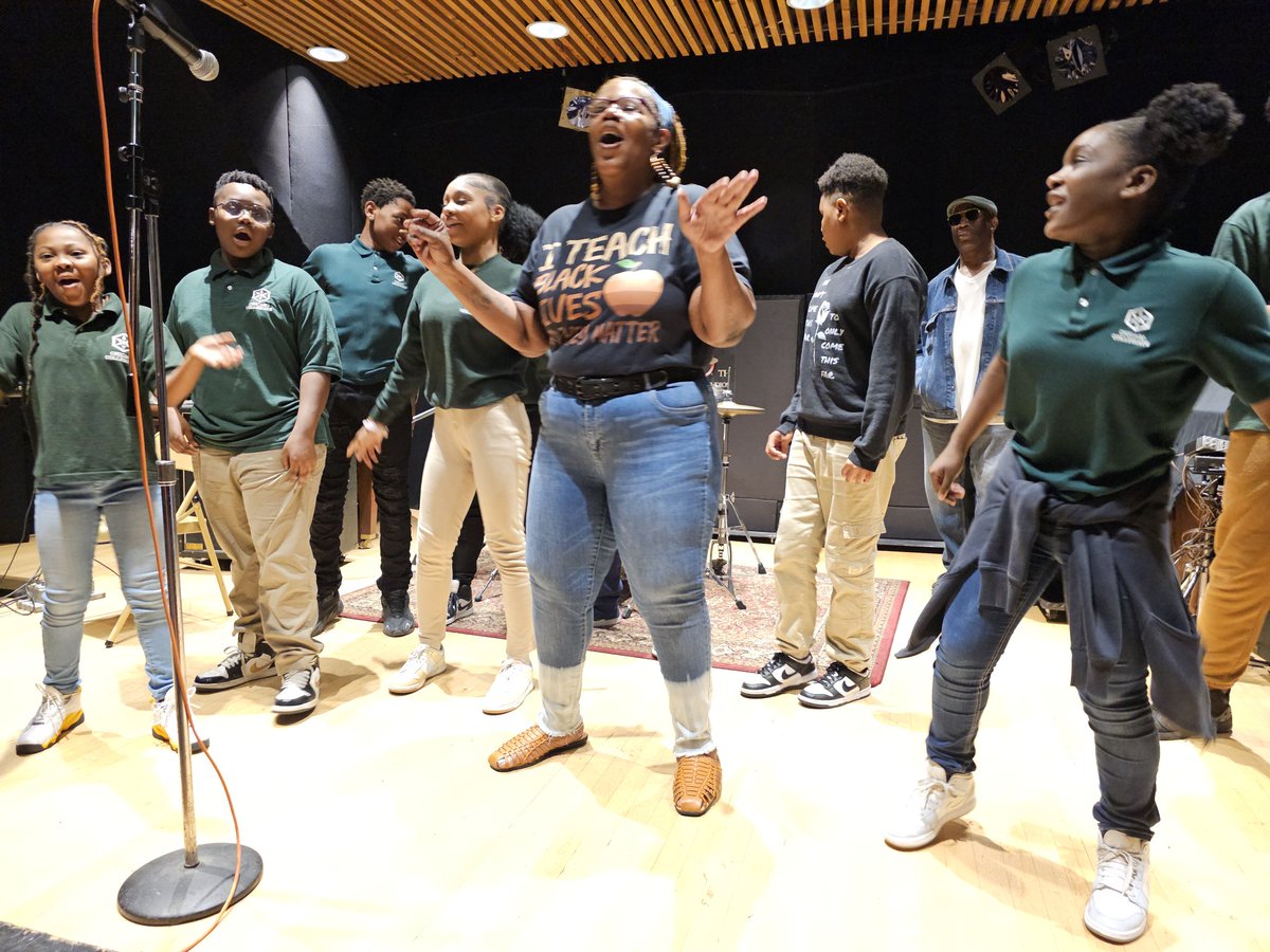MrBrandonIson's tweet photo. Who had more fun at 35th Street Studios on Friday? The teachers or the students?

An interactive tour and advice on career pathways in the music industry, Kenny Coleman also drummed out MJ's Thriller, parts of which were created at the famed recording studio @WBBMNewsradio https://t.co/dXEOrlLY4A