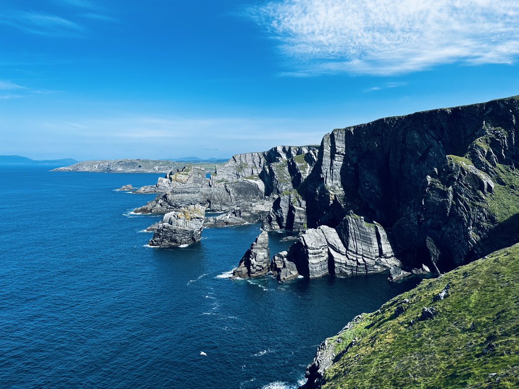 rjbk77's tweet image. ☘️ Road Trip - Mizen Head
.
.
.
@visitireland #mizenhead #wildatlanticway #ireland #vanlife #roadtrip #campervan