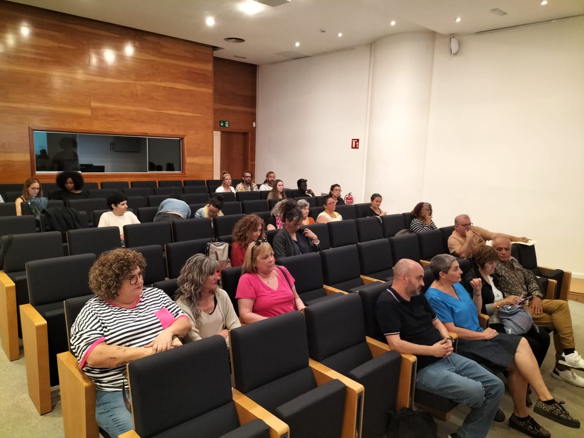 esquerratgn's tweet photo. 👥 La consellera @MaryLopez_Tgna i la presidenta de la secció local de Tarragona @geps_ han assistit a la jornada "Juntes i Diverses" organitzada per la #FAVT

👉 Una proposta formada per documentals i xerrades orientades a promoure la diversitat cultural a les entitats i barris. https://t.co/NoUqjqTcGa