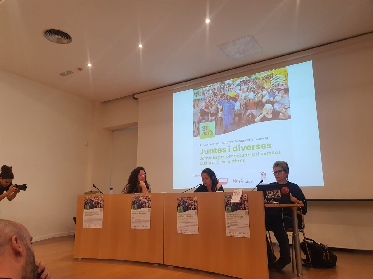 esquerratgn's tweet photo. 👥 La consellera @MaryLopez_Tgna i la presidenta de la secció local de Tarragona @geps_ han assistit a la jornada "Juntes i Diverses" organitzada per la #FAVT

👉 Una proposta formada per documentals i xerrades orientades a promoure la diversitat cultural a les entitats i barris. https://t.co/NoUqjqTcGa