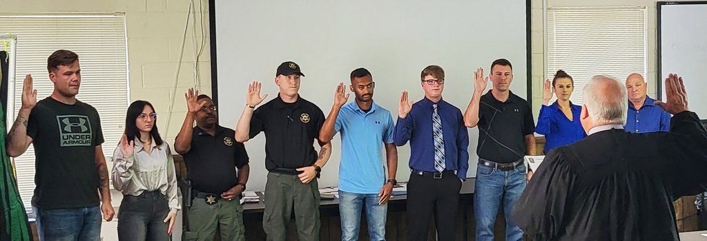 Congratulations to our nine new Greeneville Police Department Auxiliary Officers! They were sworn in by Judge Kenneth Bailey.

(L-R) Jordan Lundy, Sandra Jones, Shannron Mincey, Braeden Vereecke, Zavier Giliespie, Eric Brown Jr., Dakota Price, Marissa Kuklovsky, Steven Ball