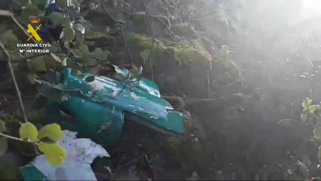 Dos joves moren en estavellar-se una avioneta prop del pantà de San Juan de Madrid ccma.cat/324/dos-joves-…