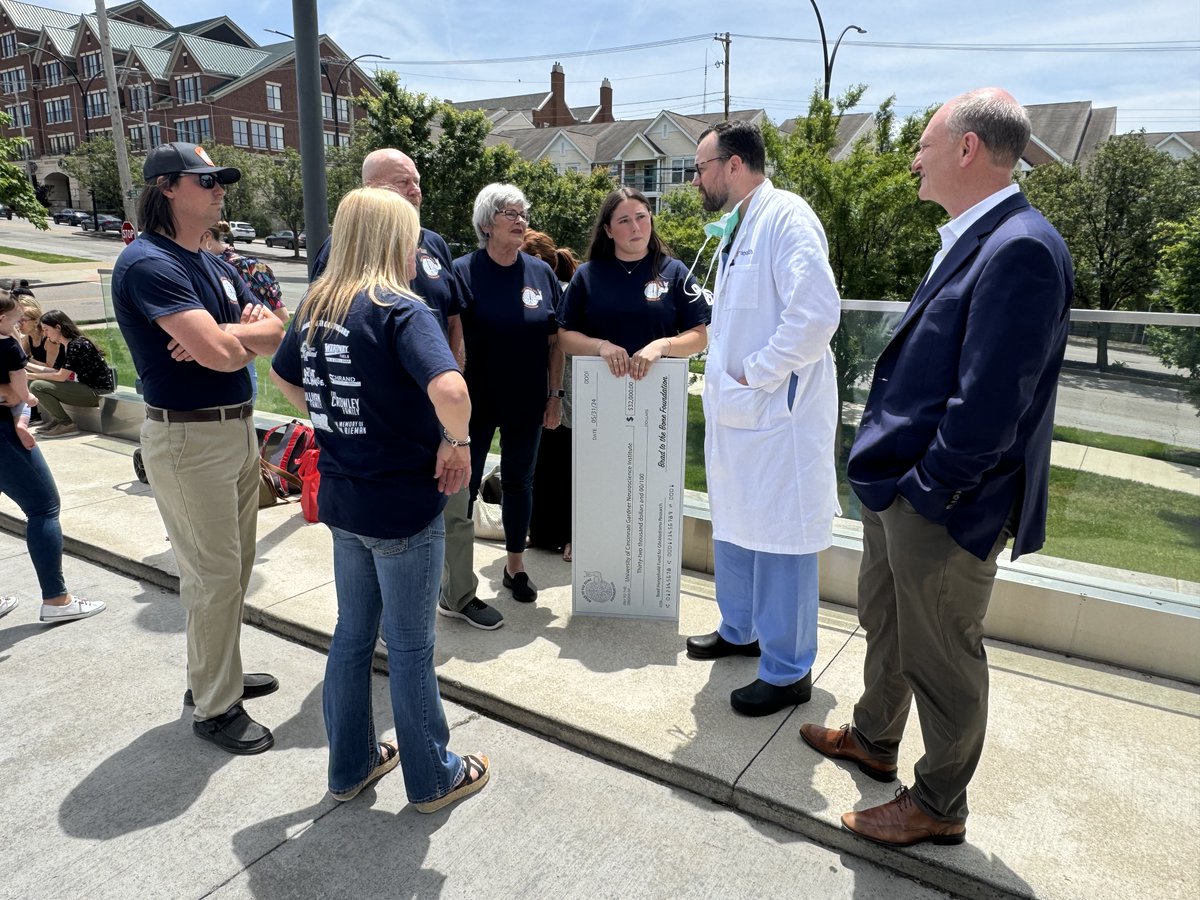 uc_health's tweet photo. Members of the UC Gardner Neuroscience Institute accepted donations from Brad to the Bone to support brain tumor research and treatment, with an emphasis on glioblastoma, and Teeing It Up for Tracey for crucial stroke research happening here at UC Health. We're so grateful! https://t.co/6gtbYIYrfP