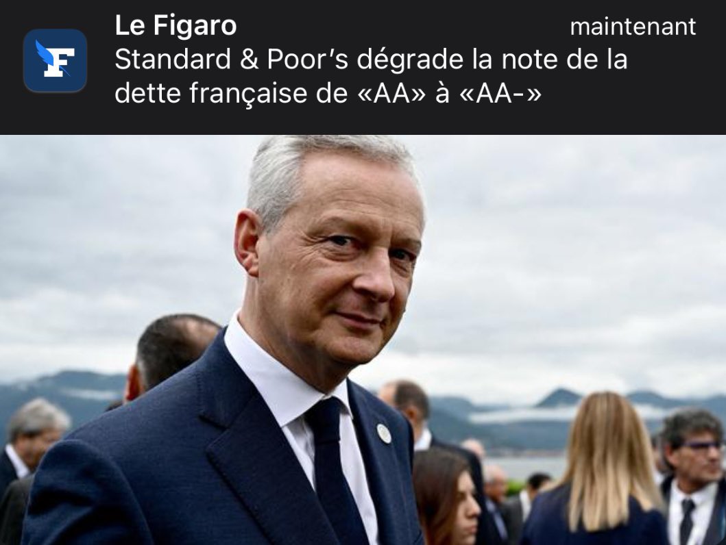 Quand le faux #macron se met au 🎹 

Ce n'est pas du #mozart mais du vent dans les roseaux.

#ToutDonneRaisonAZemmour
#AvecMarionLaFranceFière